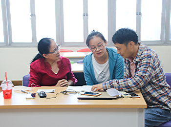 นักศึกษาจีน ป.เอก รุ่น 1
ปรึกษาดุษฎีนิพนธ์กับอาจารย์ที่ปรึกษา