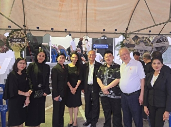 Participated in the chanting ceremony
for the late Mother Suing-on Phangnirun