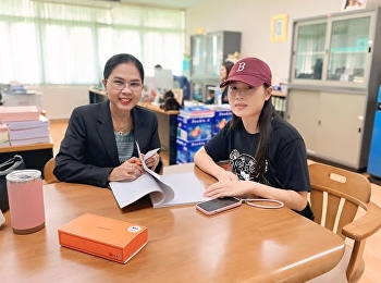 นักศึกษาต่างชาติ #ปริญญาโท
ปรึกษางานวิจัยกับอาจารย์ที่ปรึกษา
#รศ.ดร. นันทิยา  น้อยจันทร์ ณ
ห้องสำนักงานการบริหารการศึกษา