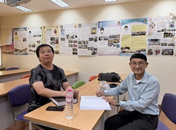 International Ph.D. students (#Ph.D.5)
consulted on their theses with their
advisor, Assistant Professor Dr.
Suthipong Boonpadung.