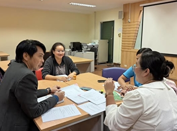 Master's Degree Students consulted on
their theses with their advisor,
Assistant Professor Dr. Nanthawat
Nunart,