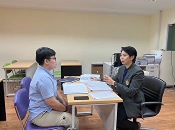 Thai Master’s degree students engaged in
a thesis consultation session with their
advisor, Asst. Prof. Dr. Nantawat
Nunart,