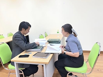 Thai Master’s degree students engaged in
a thesis consultation session with their
advisor, Asst. Prof. Dr. Nantawat
Nunart. .  .