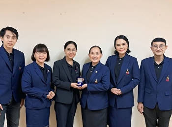 Educational Administration Program
Presents Commemorative Gift to Assoc.
Prof. Dr. Wiphada Prasansaph on Her
Retirement