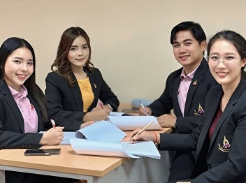 Thai Master’s degree students engaged in
a thesis consultation session with their
advisor,