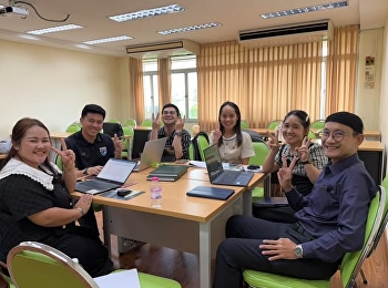 Thai Master’s degree students attending
a thesis consultation session with their
advisor, Asst. Prof. Dr. Sutthipong
Boonphadung.
