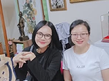 International Doctoral students (#Ph.D.
Batch 5) attending a thesis consultation
session with their advisor, Asst. Prof.
Dr. Thada Siththada.