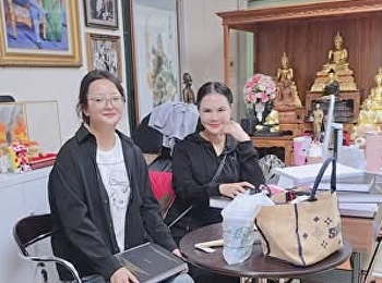 .International Doctoral students (#Ph.D.
Batch 5) attending a thesis consultation
session with their advisor, Asst. Prof.
Dr. Thada Siththada.